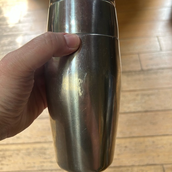 Alessi 870 Cocktail Shaker - Picture 2 of 5